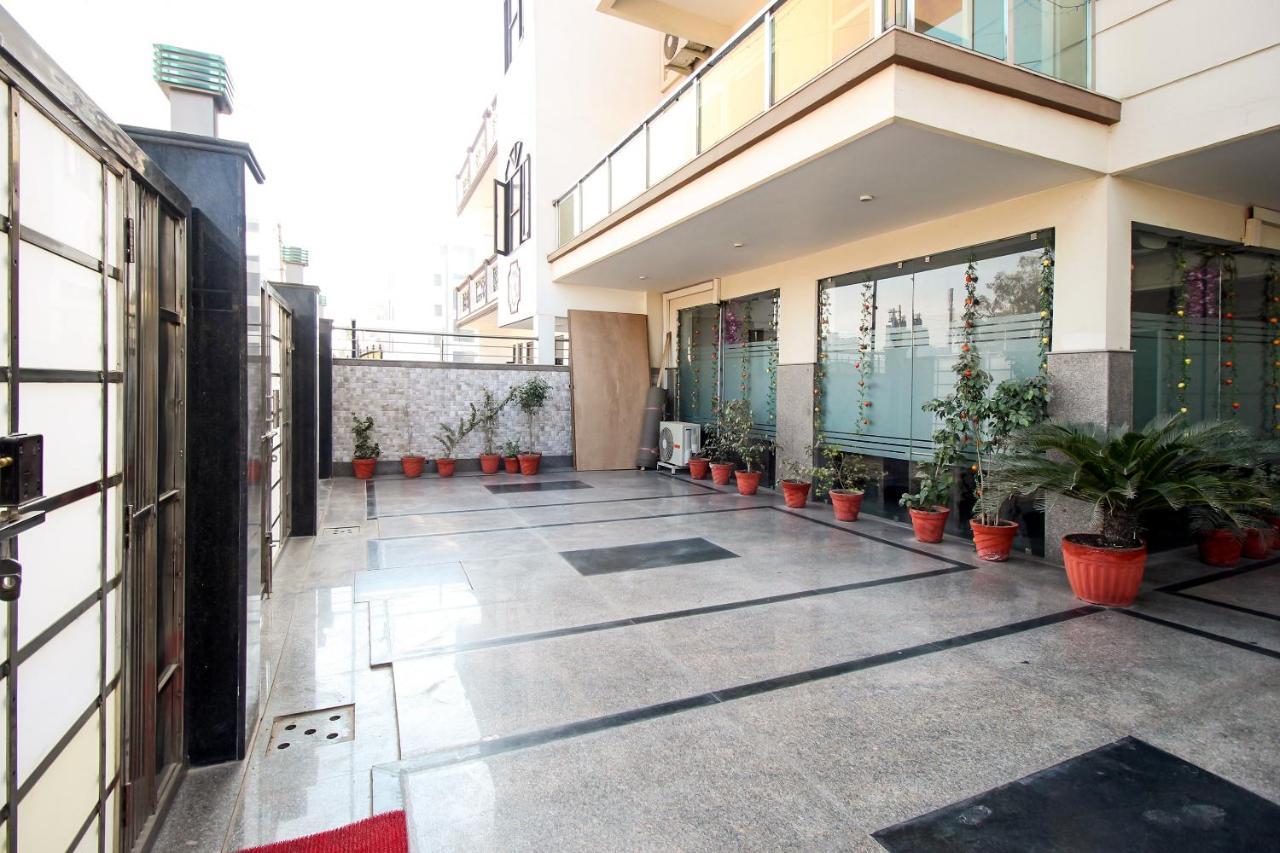 Oyo 8110 Nstay 31 Гургаон Экстерьер фото
