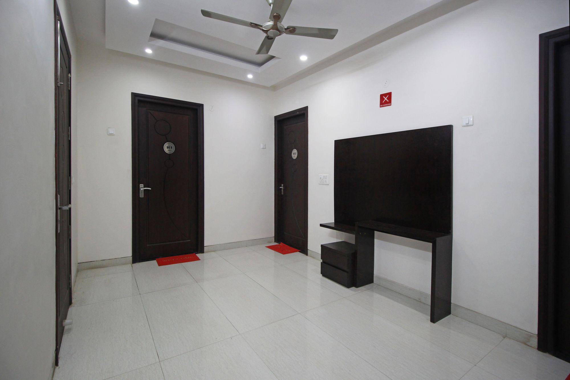 Oyo 8110 Nstay 31 Гургаон Экстерьер фото